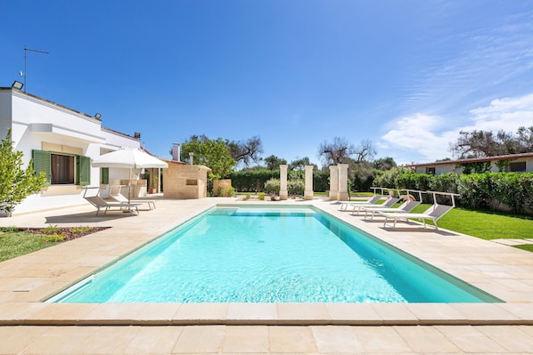 Seasonal outdoor pool