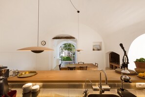 Luxury House (9 Bedrooms) | Private kitchen