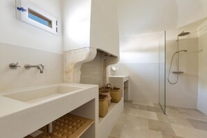 Lyxhus (9 Bedrooms) | Badrum | Badkar/dusch, hårtork och bidé
