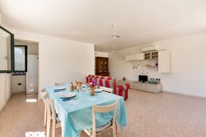 Basic-Haus, 3 Schlafzimmer | Essbereich im Zimmer