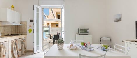 Standard House, 2 Bedrooms | In-room dining