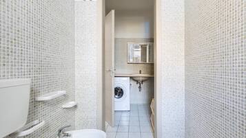 Rumah Standar, 2 kamar tidur | Kamar mandi | Shower, pengering rambut, dan kloset