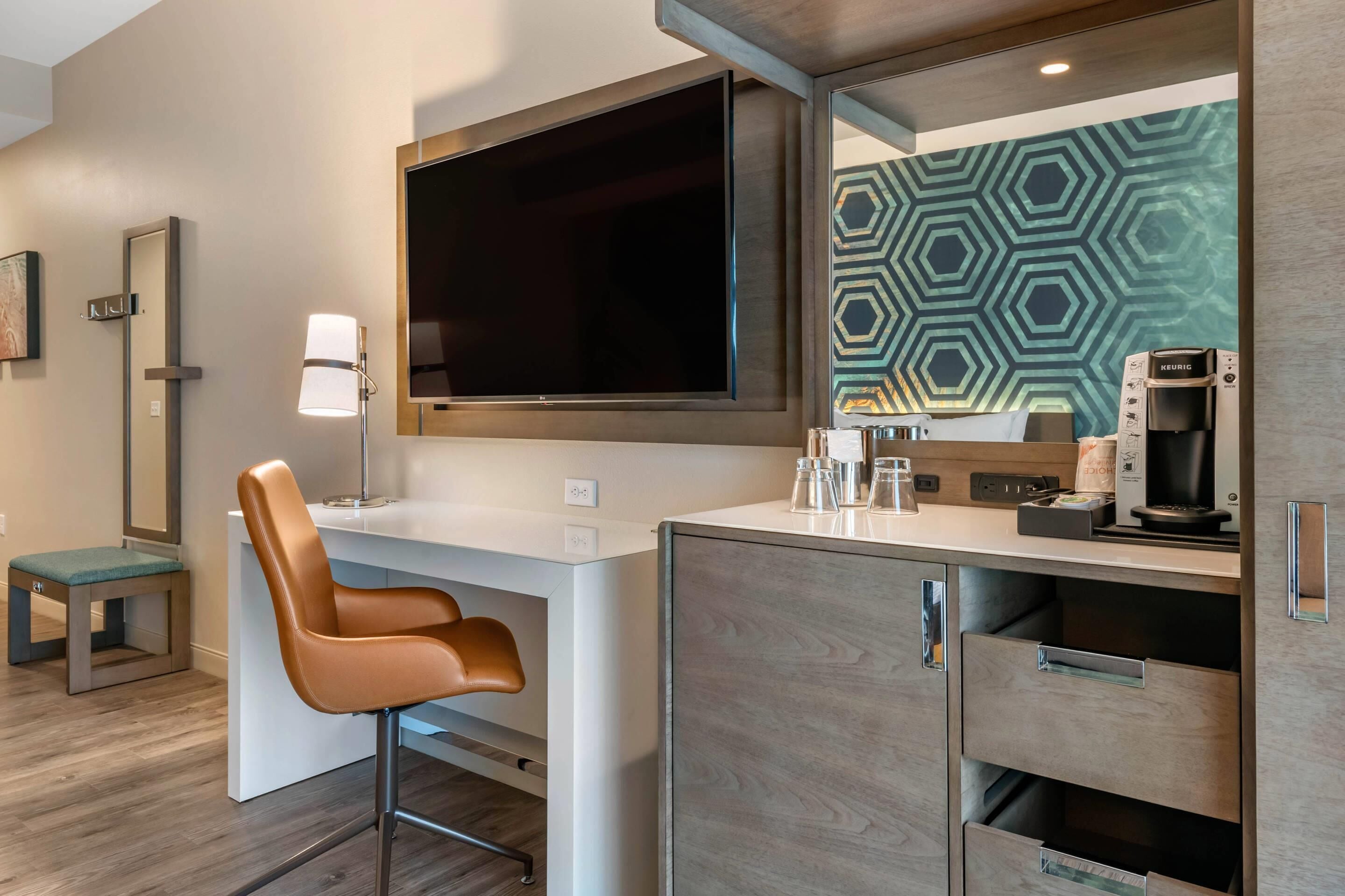 individually decorated, individually furnished, desk, laptop workspace