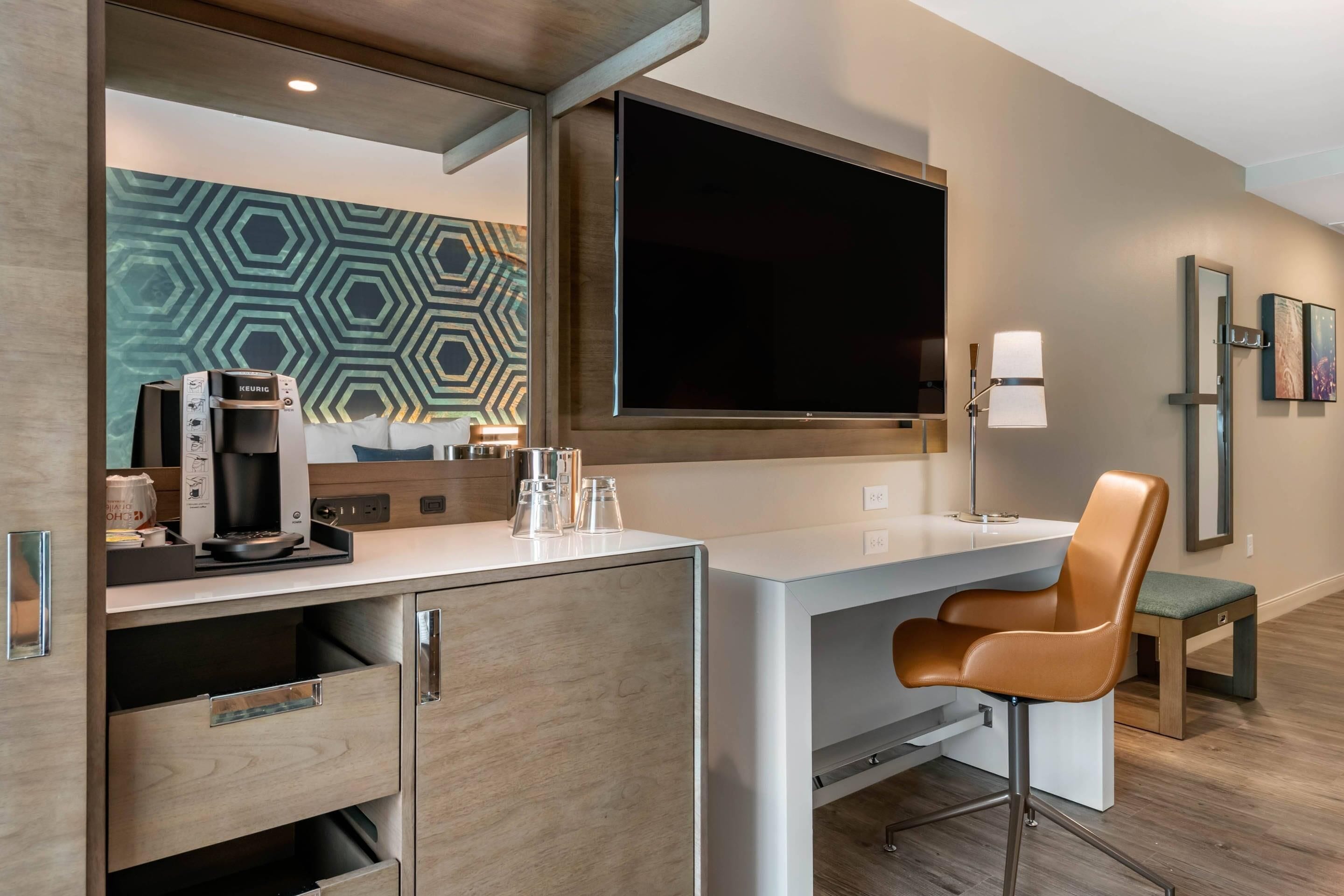 individually decorated, individually furnished, desk, laptop workspace