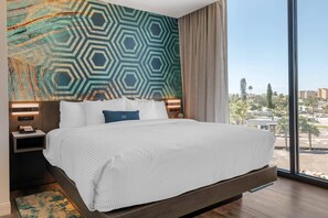 Individuell dekoriert, individuell eingerichtet, Schreibtisch