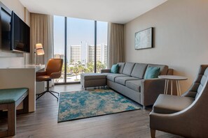 Individuell dekoriert, individuell eingerichtet, Schreibtisch