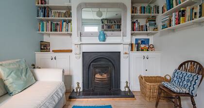 Captains Cottage, une charmante propriété d'époque lumineuse et aérée située à quelques minutes de la b