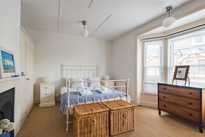 3 bedrooms, desk, iron/ironing board, WiFi
