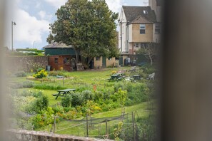 Property grounds - Captains Cottage, a delightful, bright & airy, period property located just a few minutes from the b (Deal)