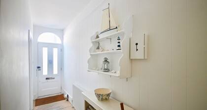 Captains Cottage, ein entzückendes, helles und luftiges Hotel aus der Zeit, nur wenige Minuten vom b