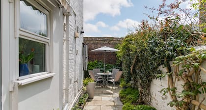 Captains Cottage, ein entzückendes, helles und luftiges Hotel aus der Zeit, nur wenige Minuten vom b