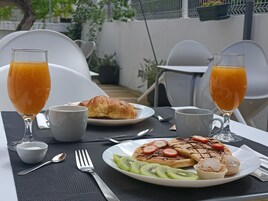 Desayuno continental incluido todos los días 