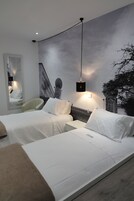 Quarto duplo | Escrivaninha, espaço de trabalho para notebook, cortinas blackout