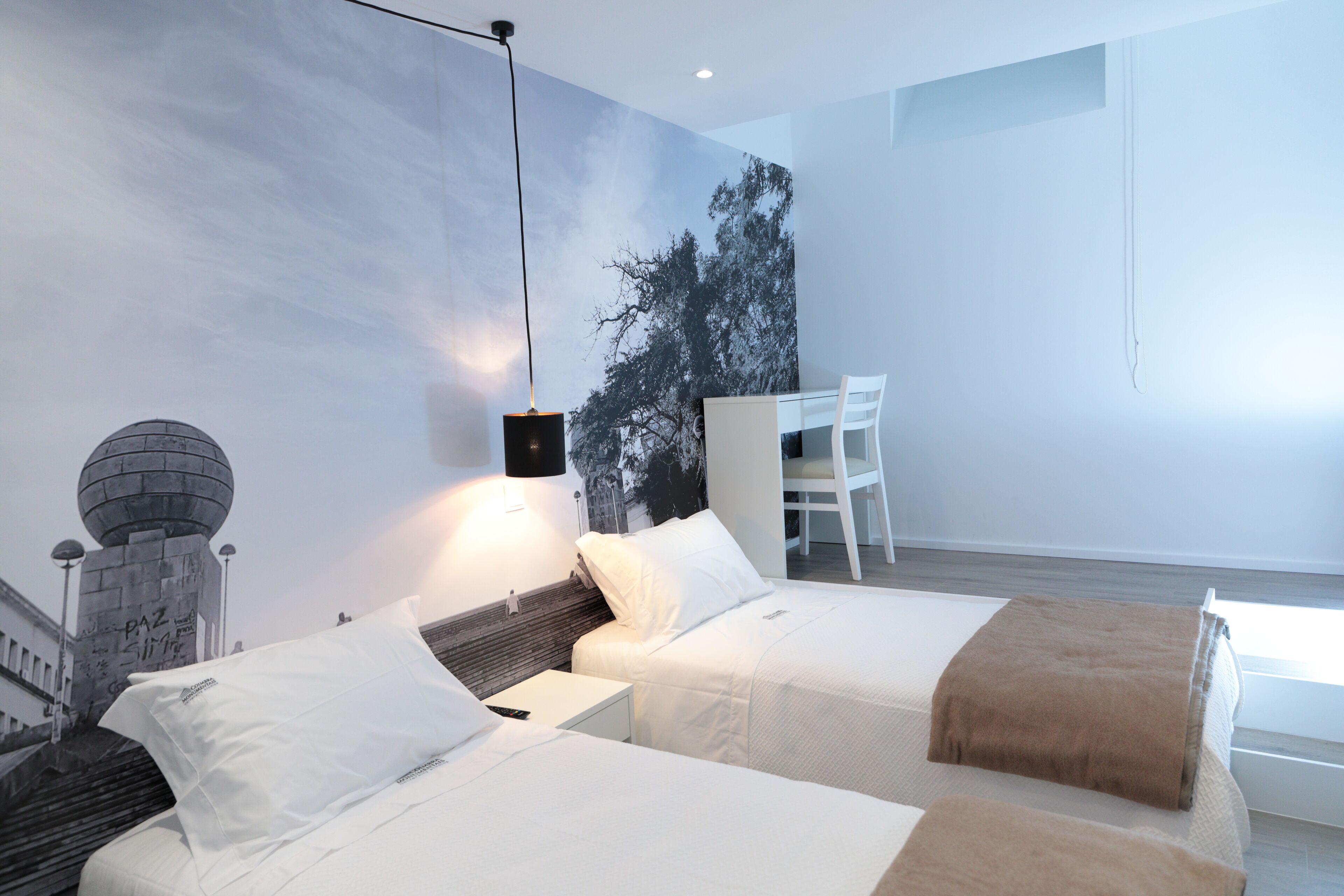 双床房 | 办公桌、笔记本电脑工作区、遮光窗帘、熨斗/熨板