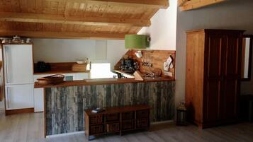 Studio | Eigene Küche | Kühlschrank, Mikrowelle, Herdplatte, Wasserkocher