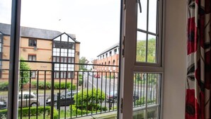 Unclassified image, 3 of 18, button - Explore Riverside House (Reading)