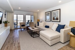 TV, video games, books, music library - Oceanfront Condo, Sleeps 6 - Snowbirds Welcome! (St. Augustine)