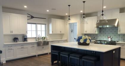 Upea upouusi moderni maalaistalo