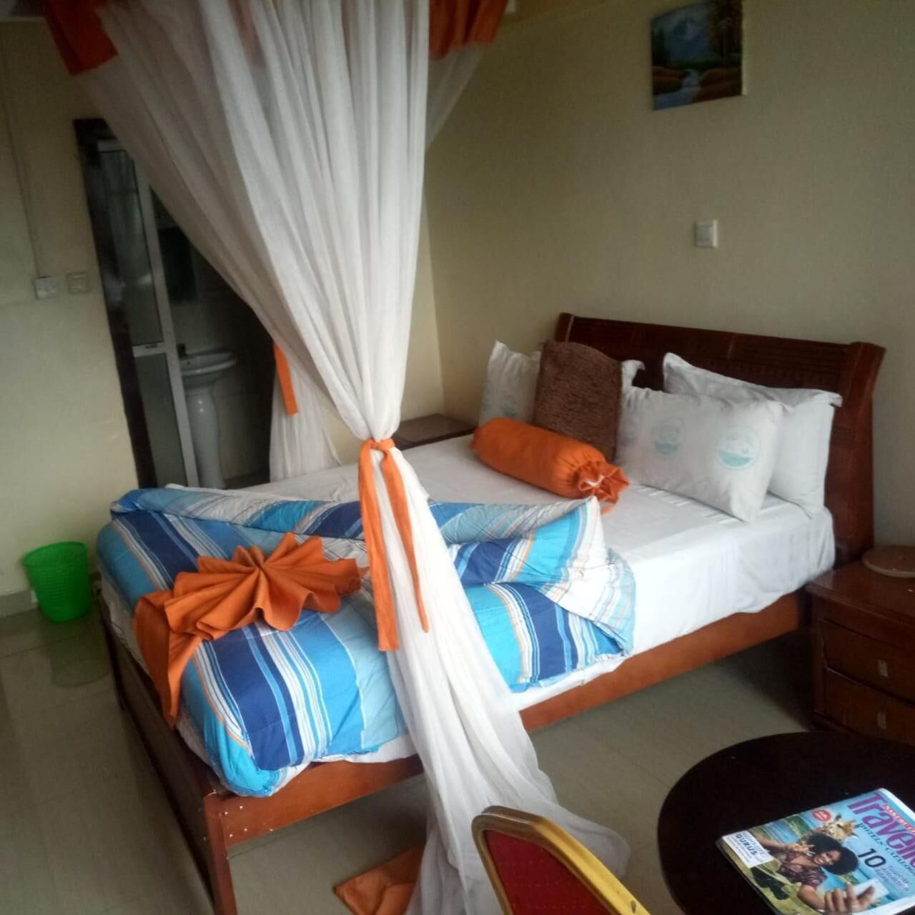 Skrivbord, strykjärn/strykbräda, gratis wi-fi och sängkläder