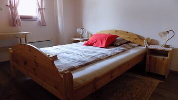 2 camere, una cassaforte in camera, una scrivania, ferro/asse da stiro