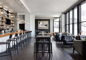 Bar (en el alojamiento)