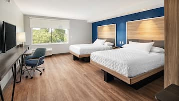 Kamer, 2 queensize bedden, toegankelijk voor mindervaliden (Roll-In Shower) | Een strijkplank/strijkijzer, gratis wifi, beddengoed