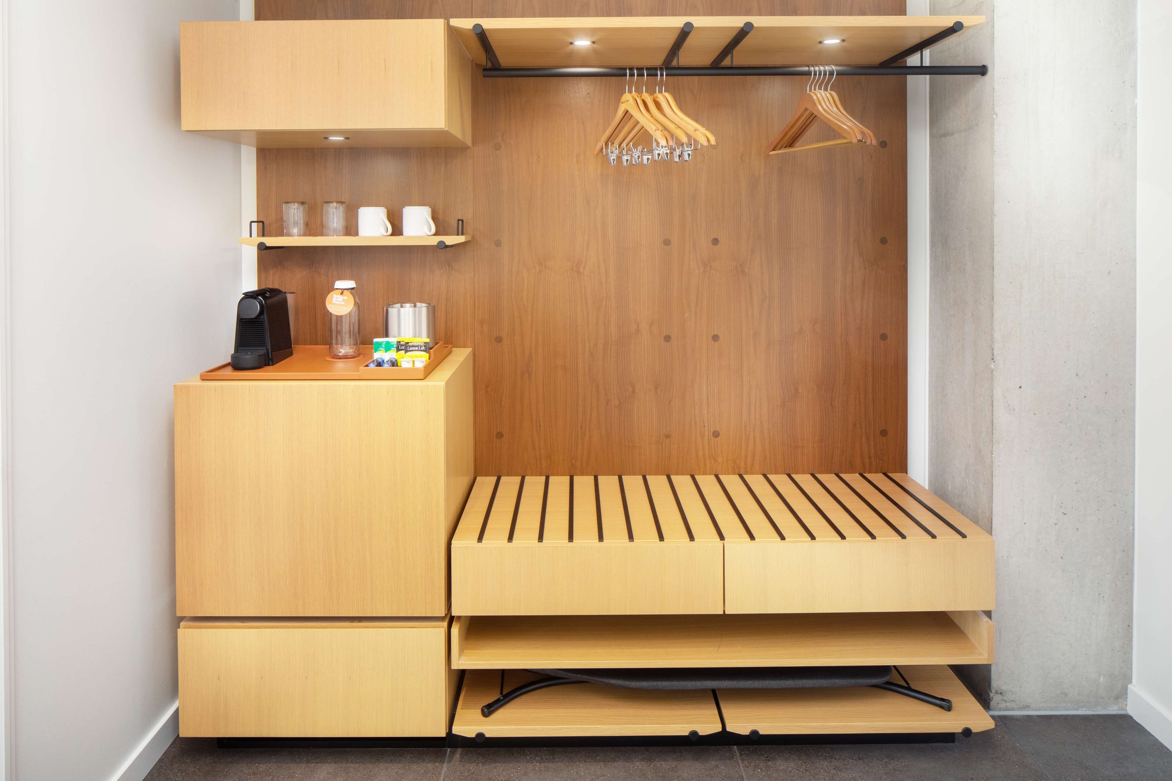 in-room safe, desk, laptop workspace, blackout curtains