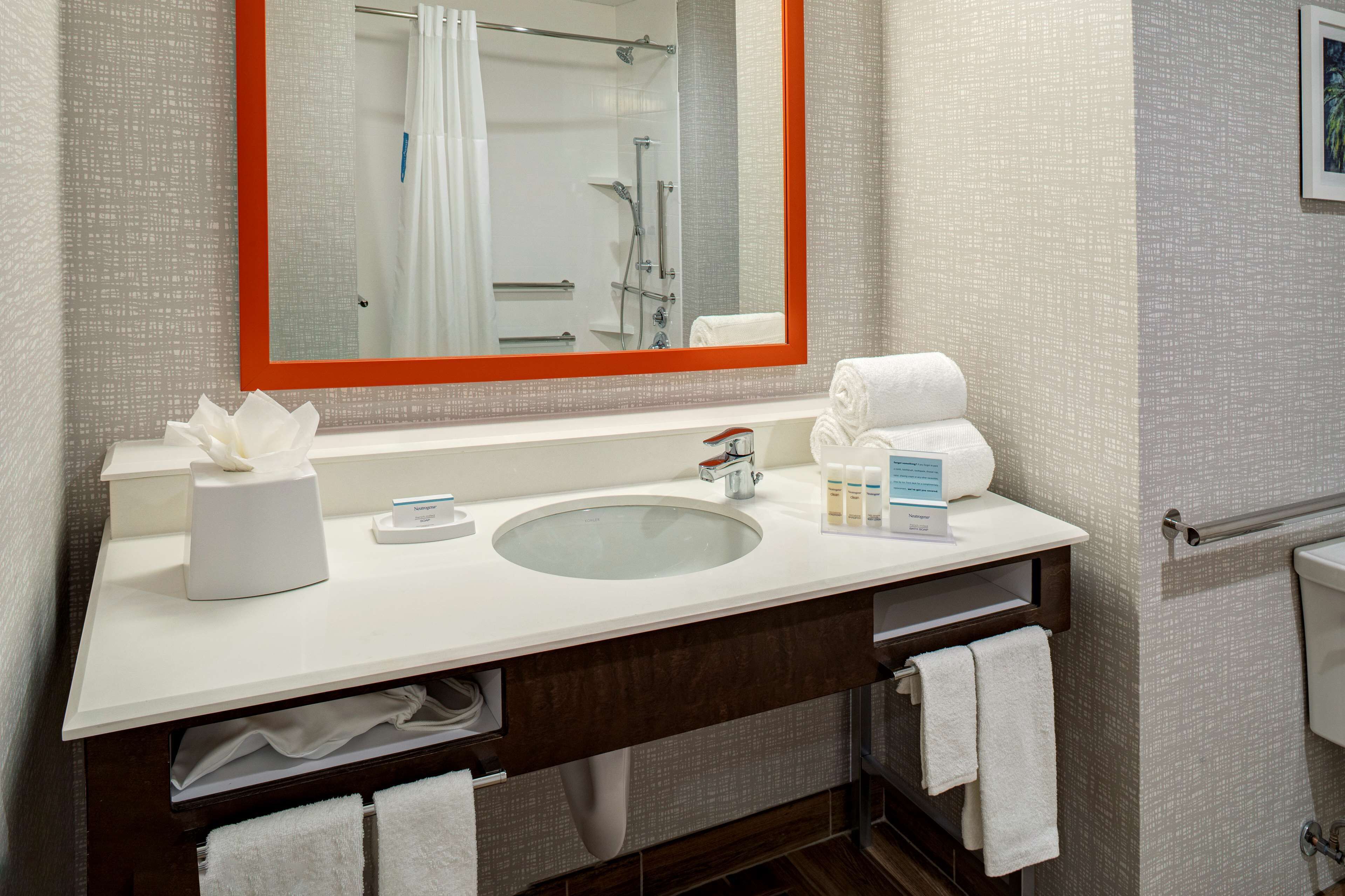 combined shower/bathtub, free toiletries, hair dryer, towels