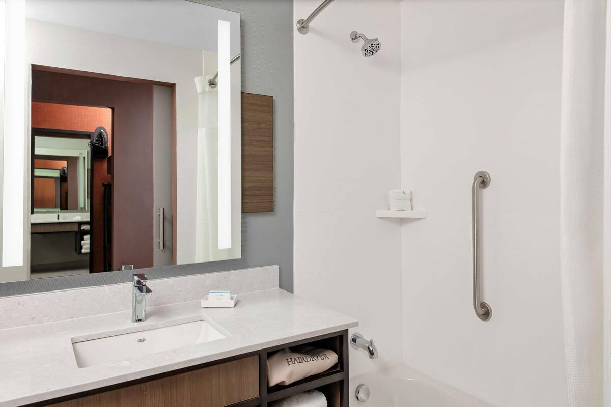 Bathroom | Free toiletries, hair dryer, towels, soap