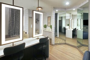 In-room safe, desk, laptop workspace, iron/ironing board - Hilton Garden Inn Chandler Downtown (Chandler)