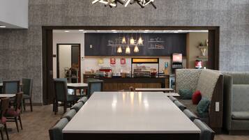 Coin salon dans le hall