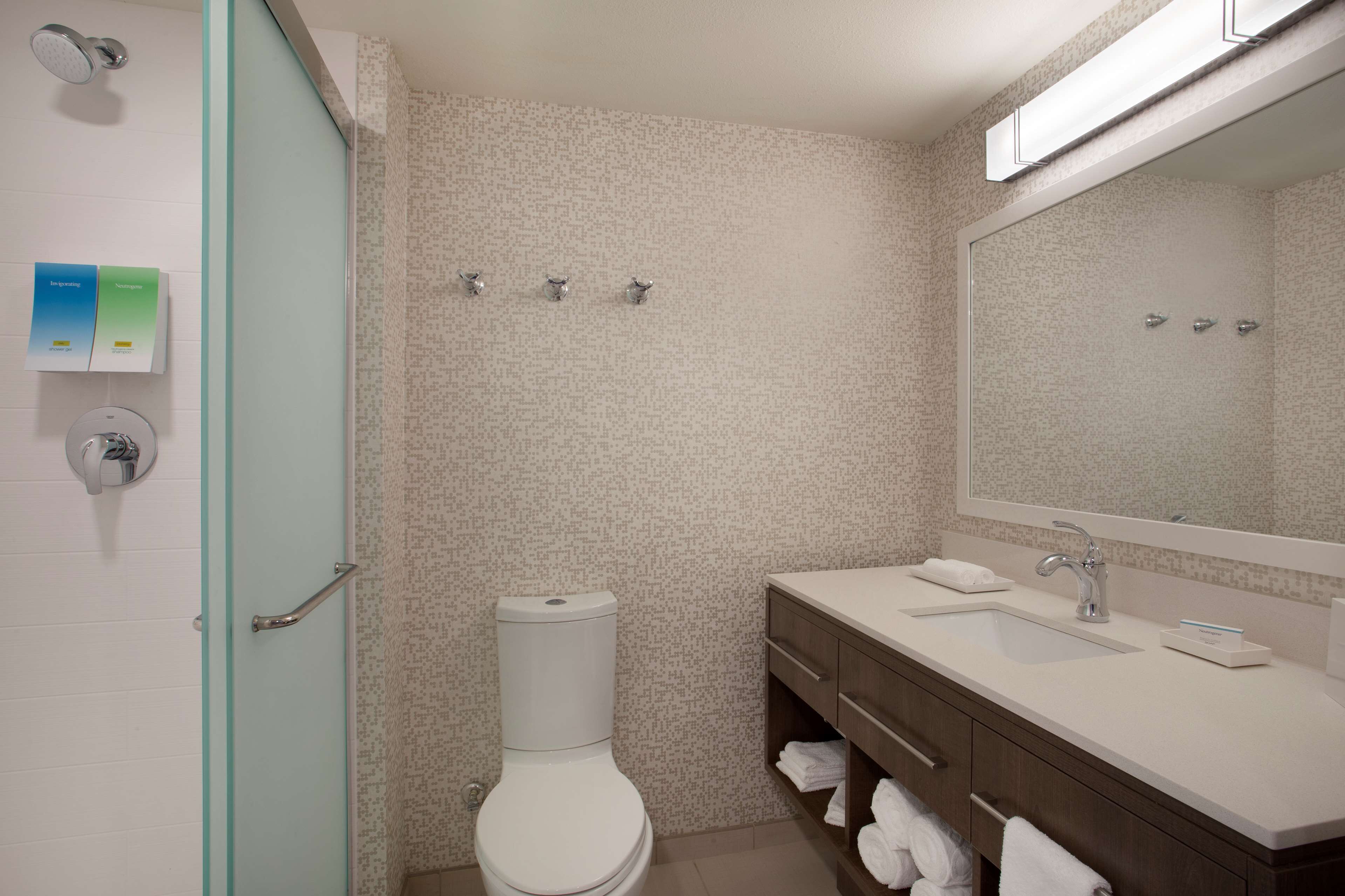 eco-friendly toiletries, towels