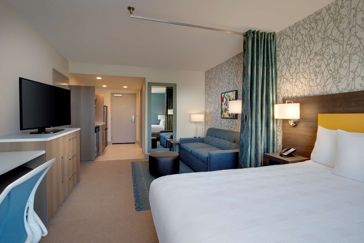 In-room safe, desk, laptop workspace, soundproofing