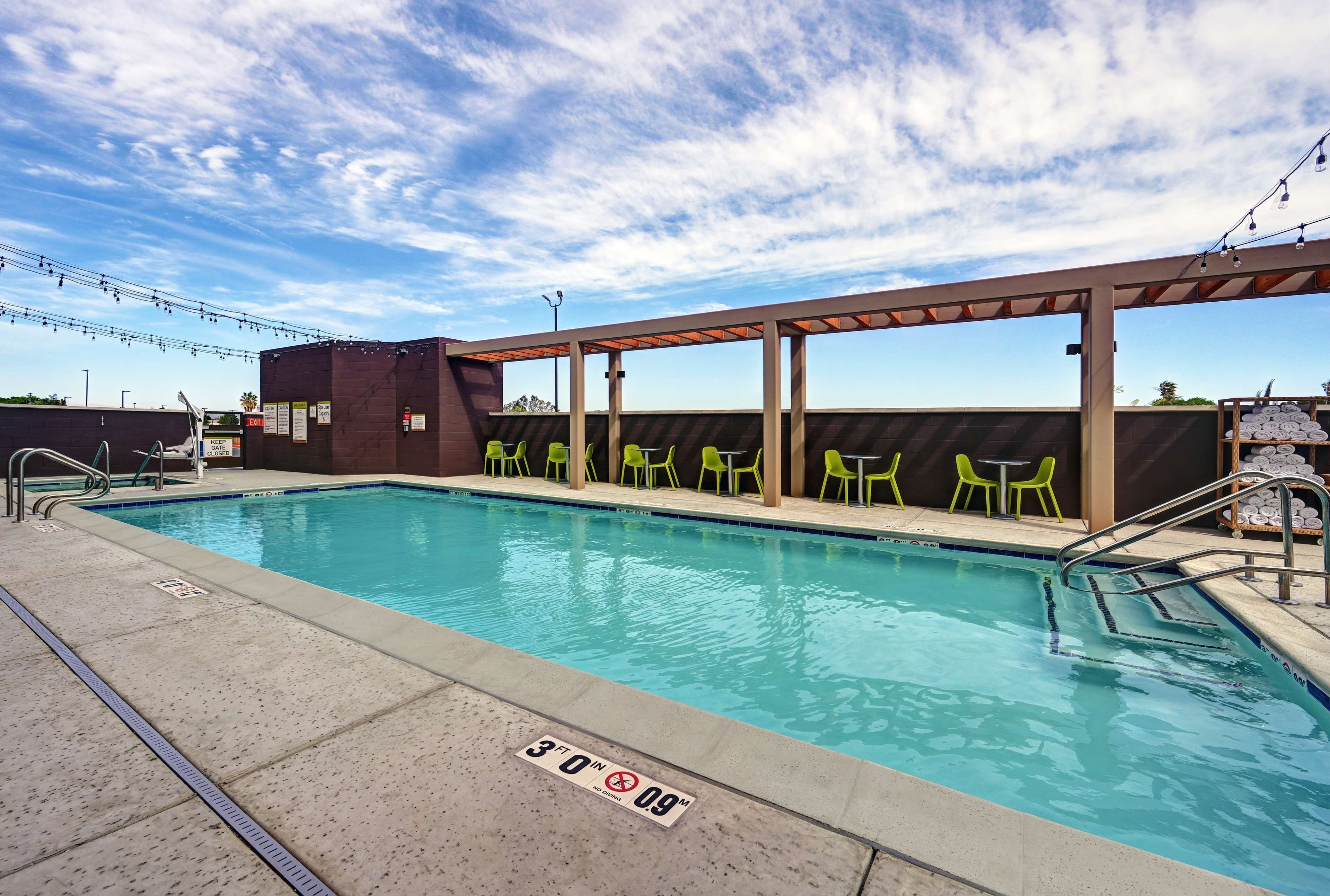 outdoor pool, open 8:00 am to 10:00 pm, pool loungers