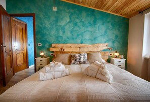 2 bedrooms, desk, WiFi - Little Tibet - with view on the National Park (L'aquila)