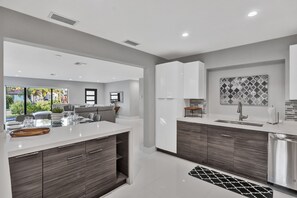 Fridge, microwave, oven, stovetop - Family 5BR home w/ heated pool & playground (Hollywood)