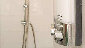 Apartment | Bathroom shower