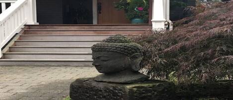 تفاصيل الفندق من الخارج