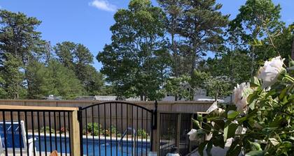 Pristine home w/heated salt water pool - 5 NIGHT MIN- MIDWEEK & WEEKLY DISCOUNT