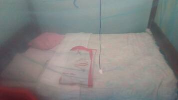 Double Room Single Use | Desk, free WiFi, bed sheets