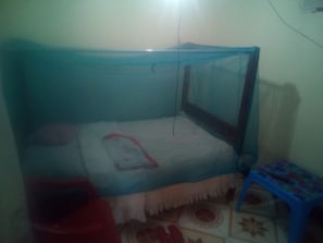 Double Room Single Use | Desk, free WiFi, bed sheets - Sky Guest House (Nairobi)