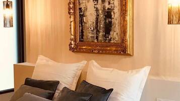 3 chambres, coffres-forts dans les chambres, fer et planche Ă  repasser