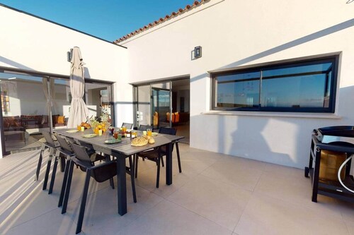 Villa Neuve Contemporaine SUR LES Hauteurs D'uzes Avec Piscine Chauffee