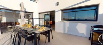 Villa Neuve Contemporaine SUR LES Hauteurs D'uzes Avec Piscine Chauffee