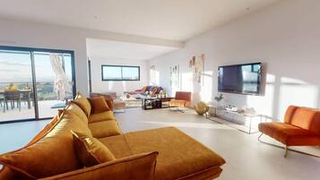 Télévision, livres, chaßne hi-fi