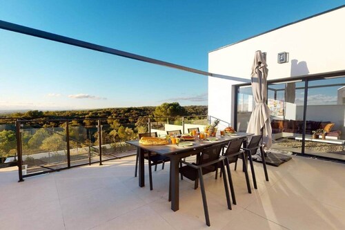 Villa Neuve Contemporaine SUR LES Hauteurs D'uzes Avec Piscine Chauffee
