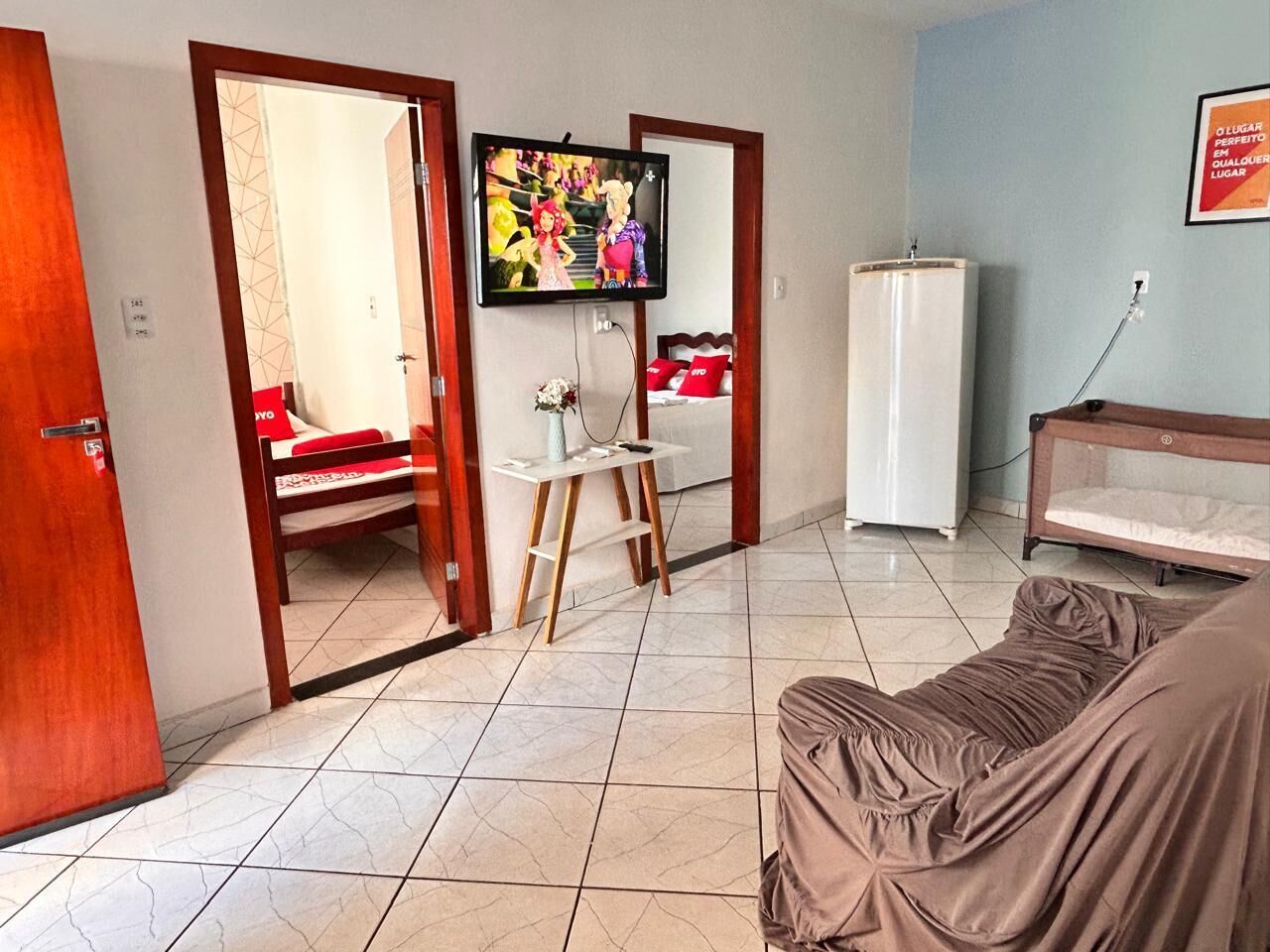 Sistema de insonorización, tabla de planchar con plancha y wifi gratis 