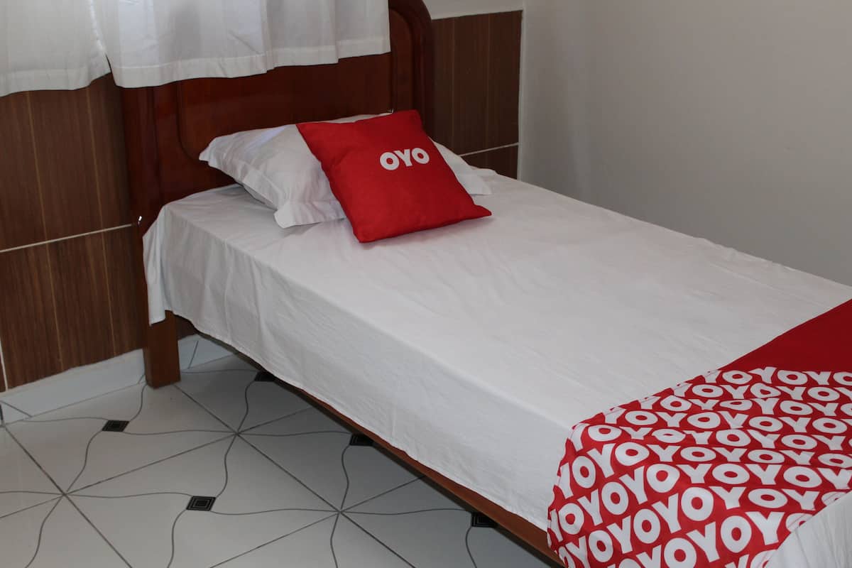 Room (Individual) | Soundproofing, iron/ironing board, free WiFi, bed sheets