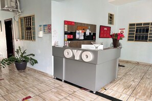 Reception - OYO Pousada Paraná, Cuiabá (Cuiabá)