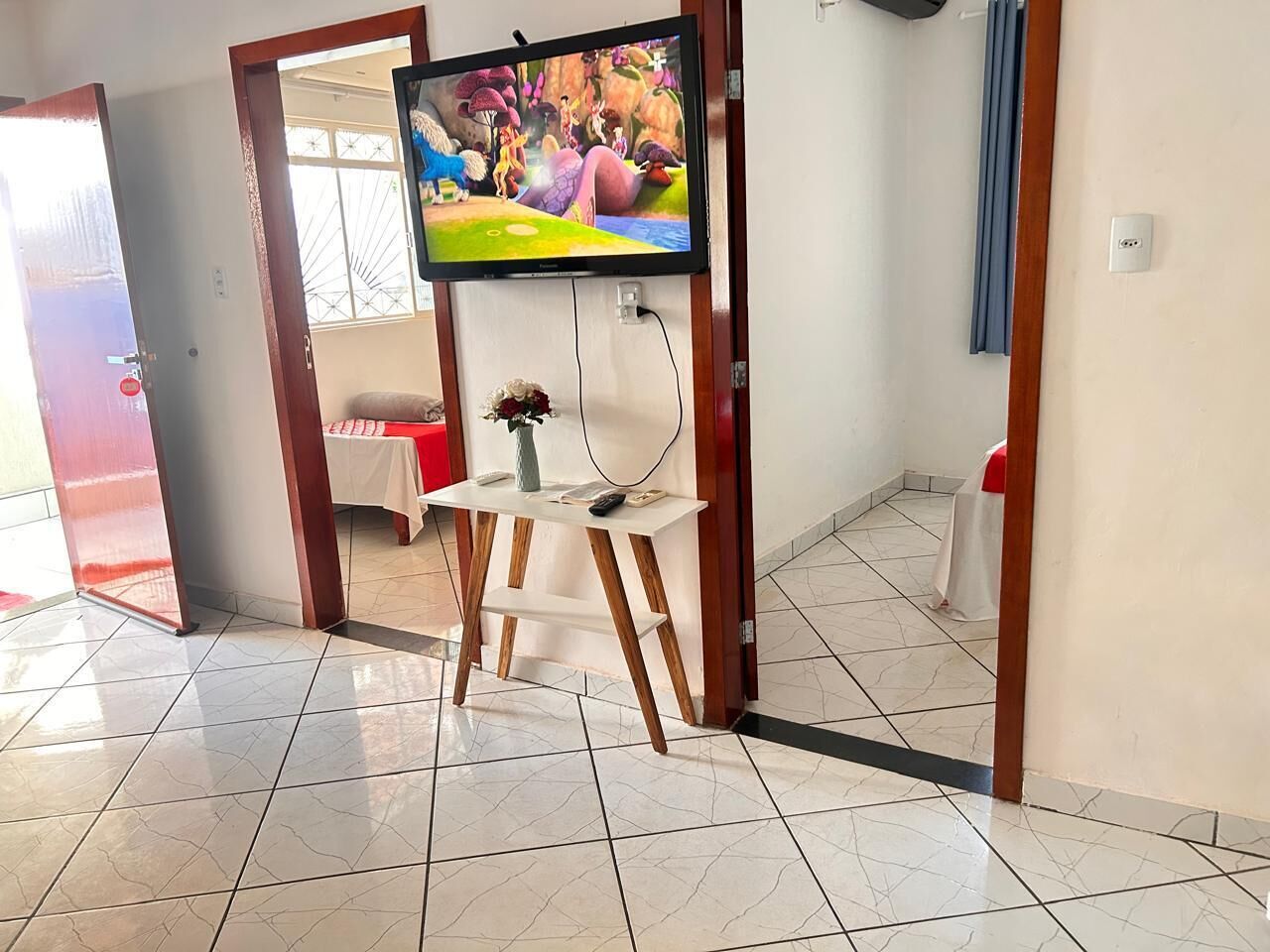 Habitació (Quintuple, 5 Single beds) | Habitacions insonoritzades, planxa i posts de planxar i wifi gratuïta 